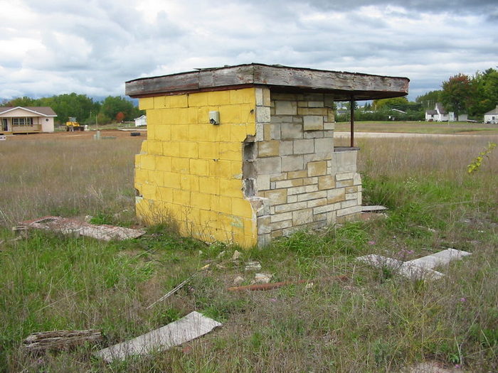 Hilltop Drive-In Theatre - September 2003 Photo